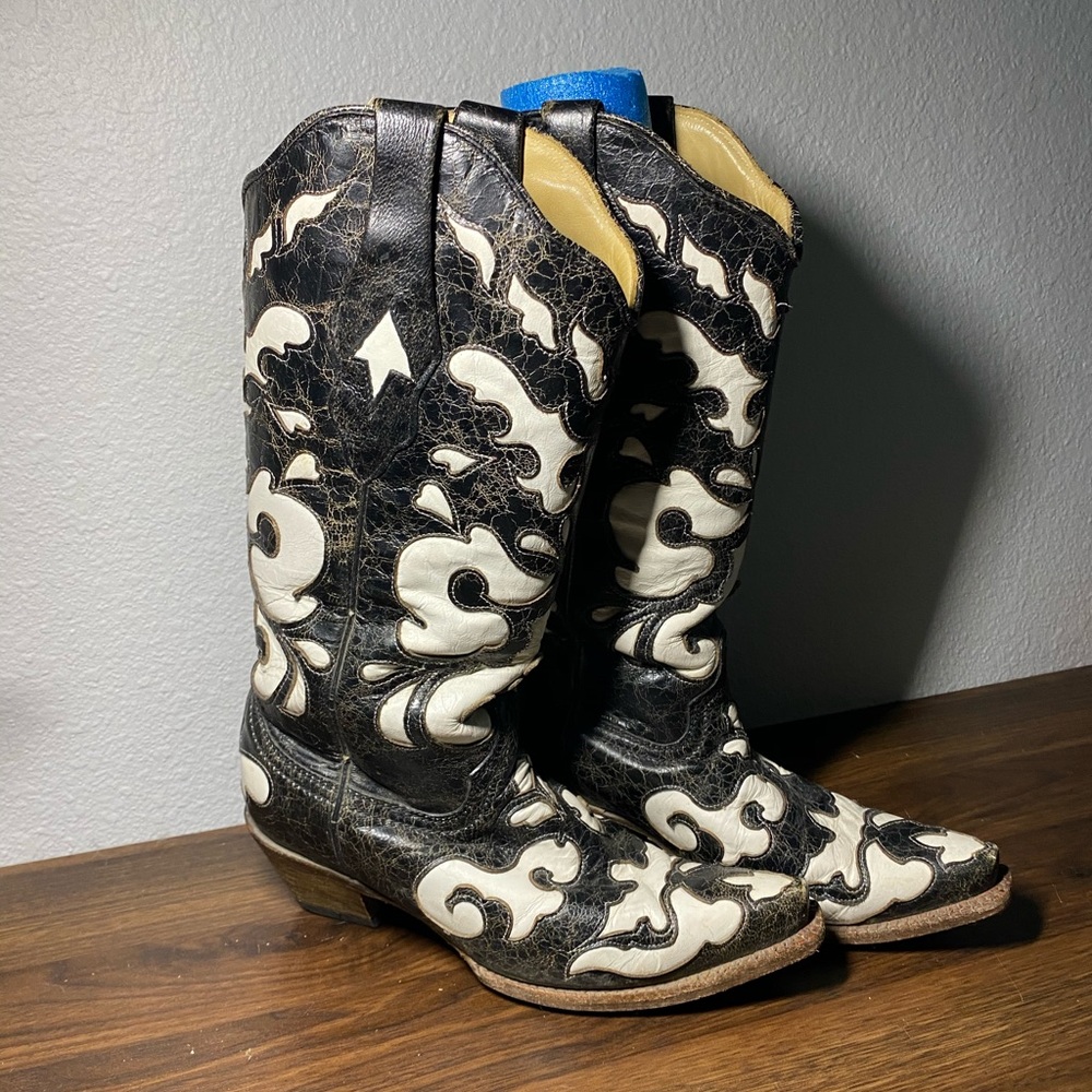 Corral pointed boots